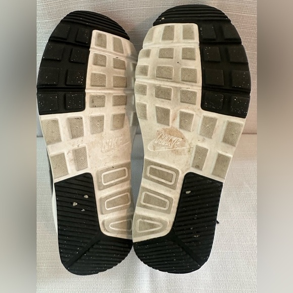 Nike Women’s Black and White Athletic Shoes, size 8.5 - Picture 8 of 8